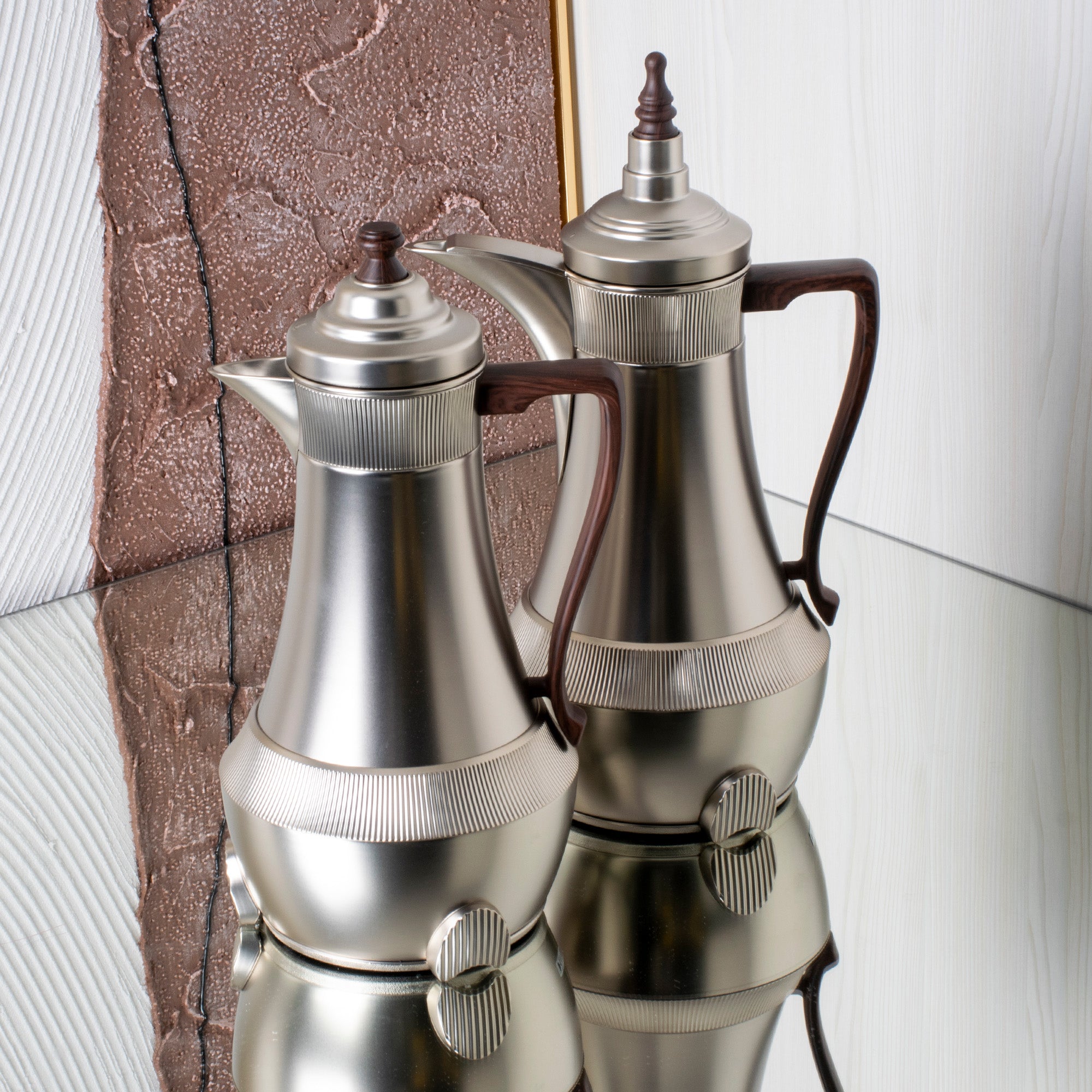 طقم مطارات شاي وقهوة -مطفي مع يد خشبي