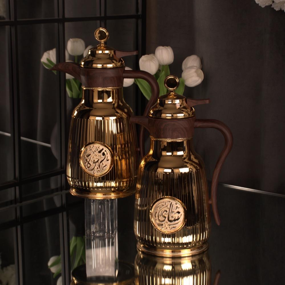 طقم مطارات شاي وقهوة مع تفاصيل من الخشب