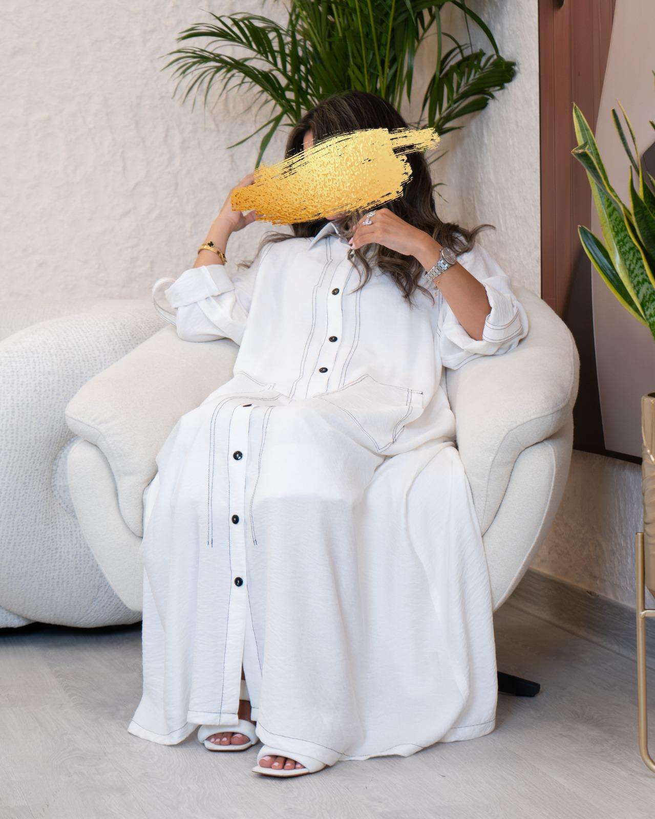 فستان واسع بلون أبيض جذاب