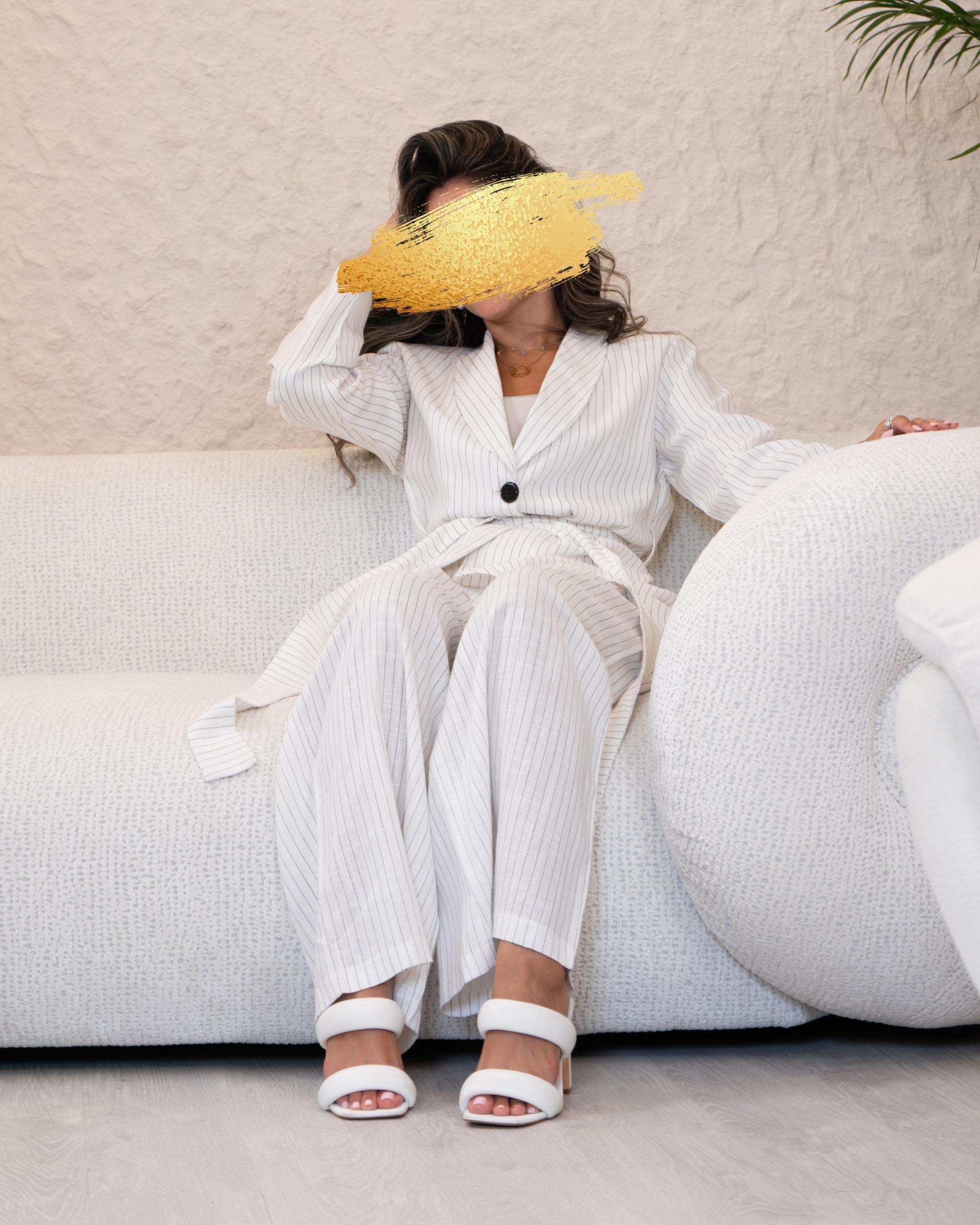 بدلة مقلمة لنن بلمسة رسمية ناعمة